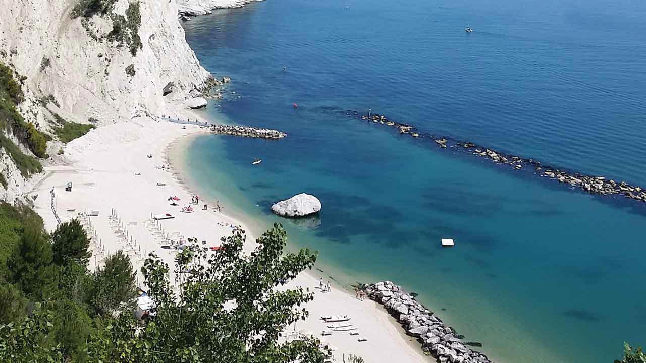 Cerco villa Sirolo